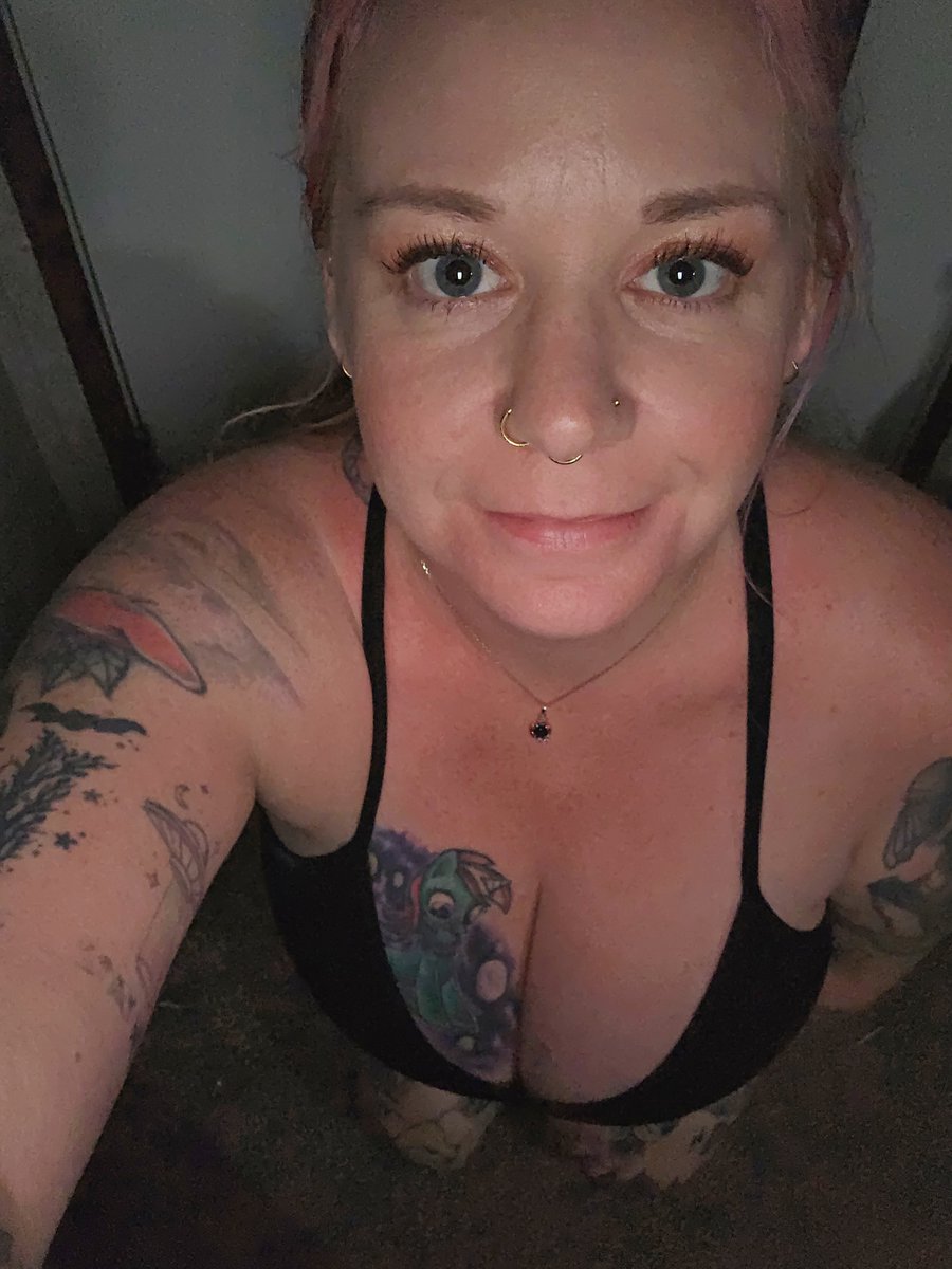 ladyamythyst11's tweet photo. I saved a little more for my Fansly... 🖤

This is just enough to make you curious. 😘

#fansly #altgirl #tattoos #nsfwcreator #goodgirl https://t.co/dEaSdxxLwR