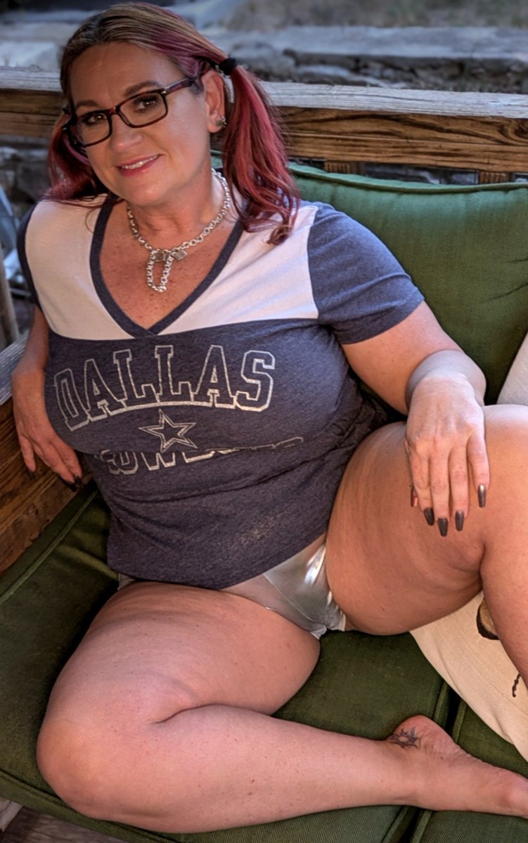 Hermi0neDangerL's tweet photo. Is it true that thicc thighs save lives? 👇🤔 https://t.co/oUYJH0bjet