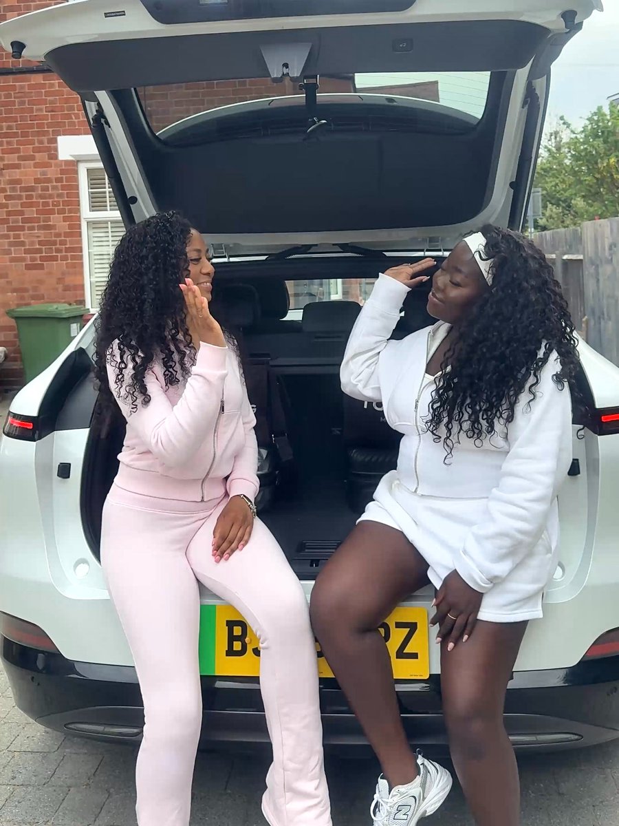 xpenguk's tweet photo. Bestie-mobile 🤝 #XPENGG6 https://t.co/V95KeKj7fn