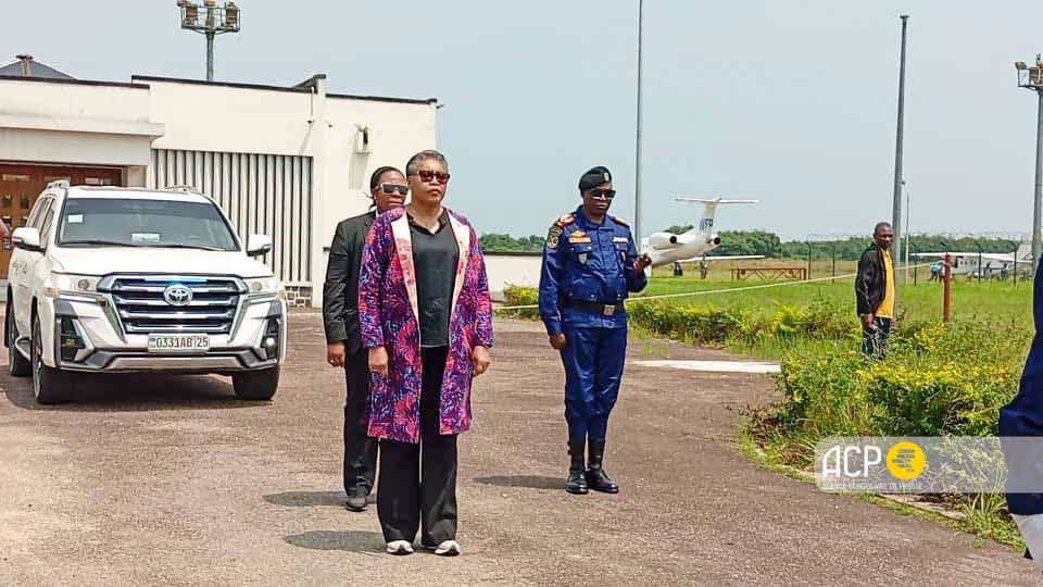 KevNtengu's tweet photo. La 1e Ministre Judith Suminwa, est arrivée ce jeudi à Kisangani, pour une mission conjointe de haut niveau dans la province de Tshopo, puis à Bunia, Mungwalu et Rwampara dans la province de l’Ituri, épicentre d'Ebola, consacrée au renforcement de la riposte contre cette épidémie https://t.co/9l6uTwgV4E
