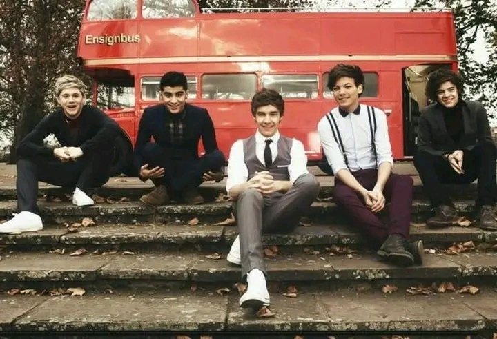 whitexz04's tweet photo. 16 anos da melhor banda do mundo, amo pra um caralho 
#onedirection
#16yearsonedirection https://t.co/jfI2WQUiMV