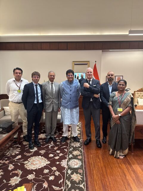 ICCSecGen's tweet photo. India's energy, ambition and pace of transformation are impossible to ignore.

Over the past two days in New Delhi, I had the privilege of visiting one of the world's most dynamic economies at a particularly important moment for @iccwbo.

More: https://t.co/hUpePTl2DW https://t.co/aeI5RPR0NT
