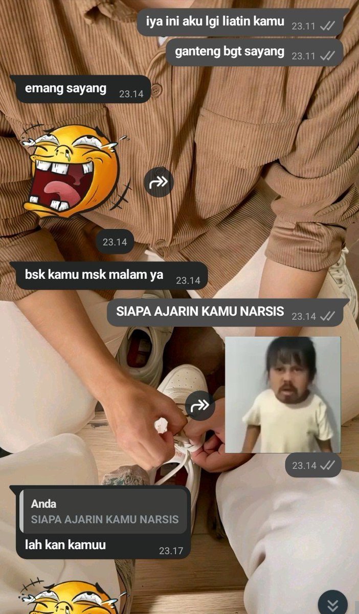 cherisekiess's tweet photo. 😭 dia klo lgi mode jailin gua, gemes bgt cok smpe tekejud banget gua buka notif wa. kyak, NIH SERIUS COWO SE ANTENG INI?  besok" gua mode menggoda aja biar dia godain gua jg kali ya *semirk* 😏😏😏 https://t.co/S0j6m5xZbt