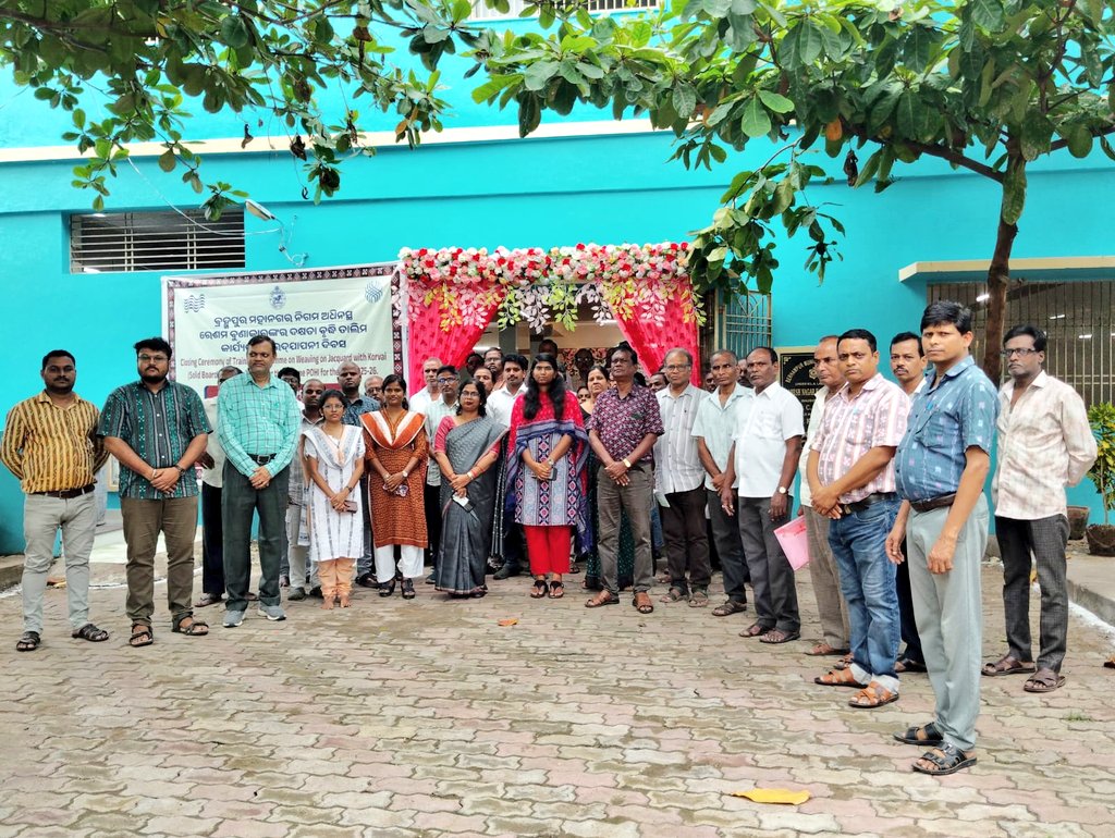 HTH_Odisha's tweet photo. Empowering silk weavers through technology and innovation.

The 3rd Awareness Programme on Jacquard and KORVAI (Solid Border Mechanism) Technology was organised at Brahmapur today for the silk weavers of the Brahmapur Municipality area to promote the adoption of advanced weaving techniques. The programme highlighted how these technologies can improve fabric quality, enable value addition, enhance productivity, and lessen engagement of manpower requirements in the weaving process.

On this occasion, certificates were also awarded to trainees who successfully completed the training on Jacquard and KORVAI technology, encouraging them to embrace modern weaving practices for better livelihood opportunities and a stronger future for Odisha's silk sector.

@dchandlooms01 @TexMinIndia @csbmot @HEPC_India @DCtrti @BrahmapurCorp @sasyareddy11