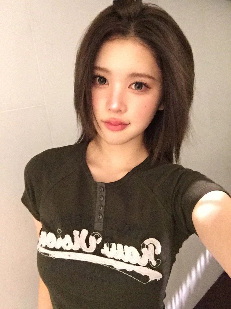 picsforana's tweet photo. #A_NA weverse update ᰔ https://t.co/qyJfMJbbVY