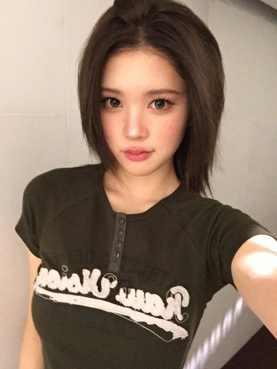 picsforana's tweet photo. #A_NA weverse update ᰔ https://t.co/qyJfMJbbVY