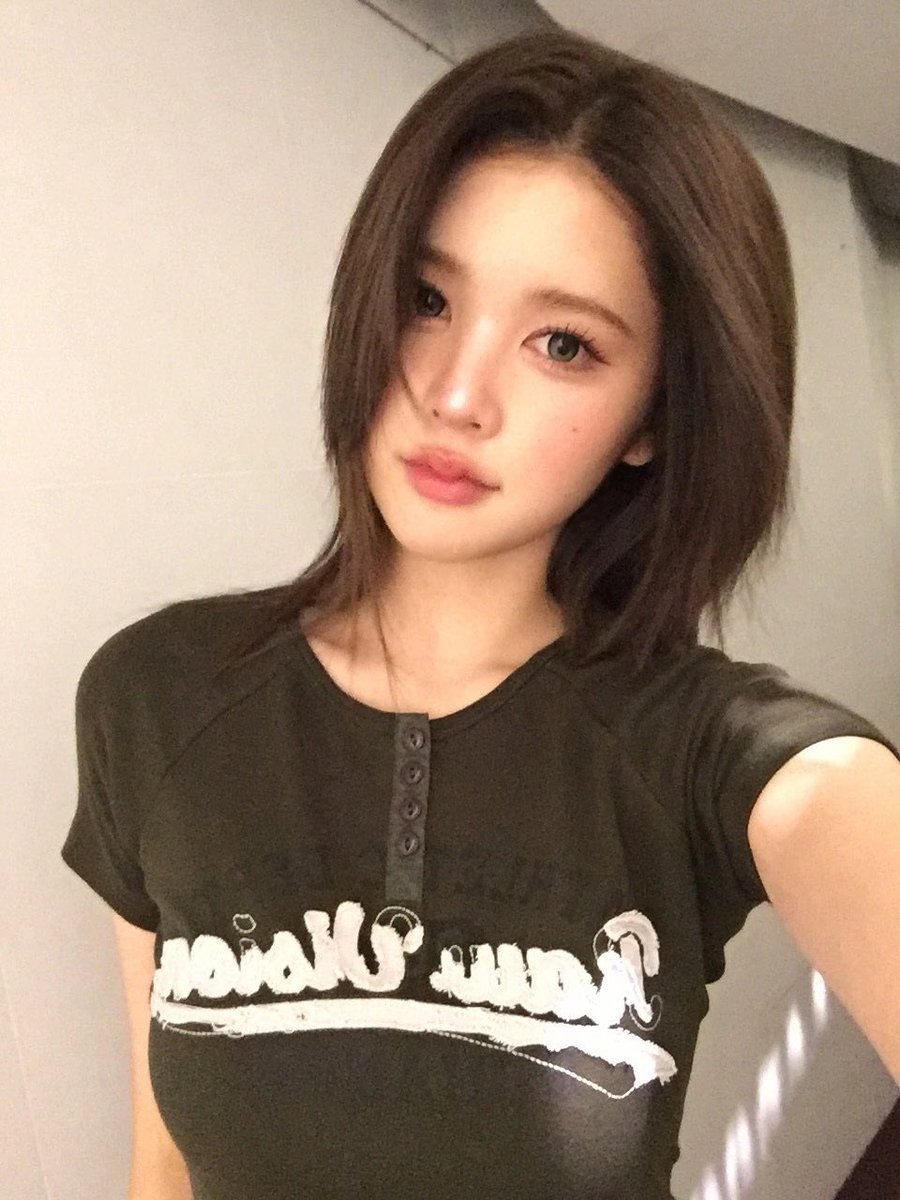 picsforana's tweet photo. #A_NA weverse update ᰔ https://t.co/qyJfMJbbVY