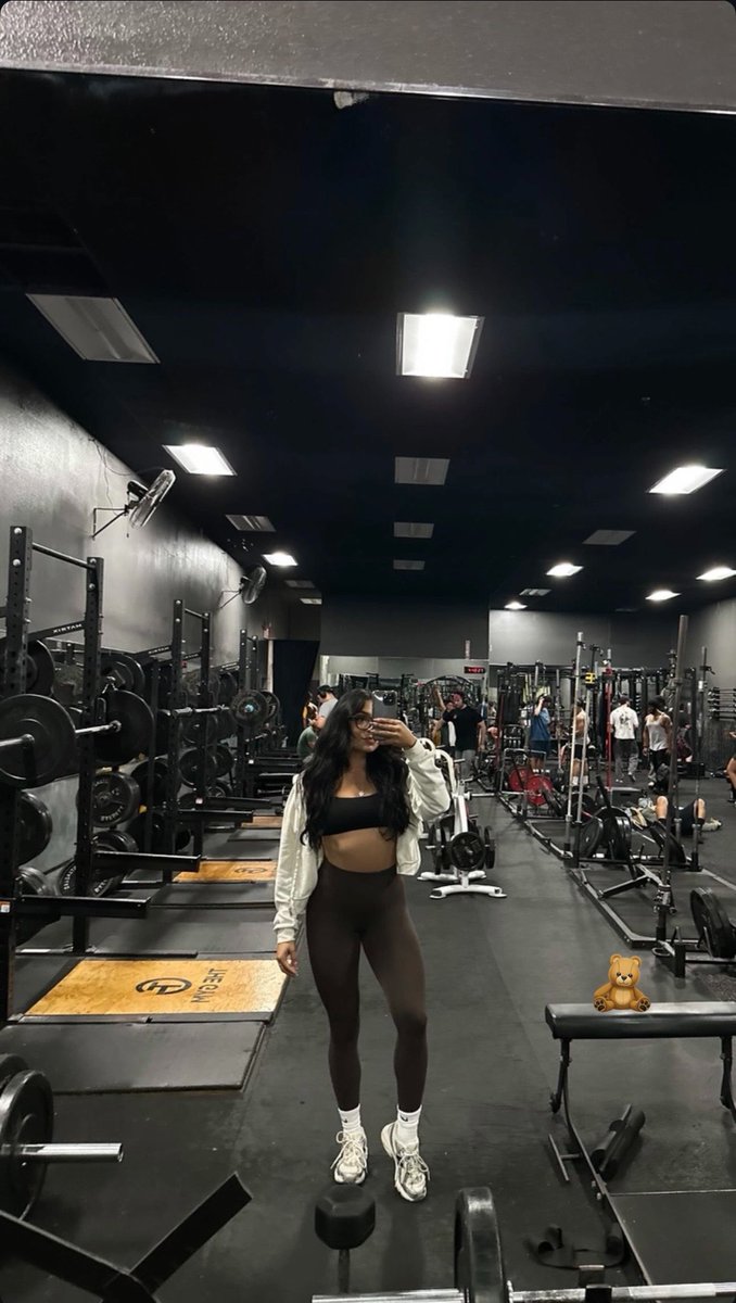 adriBaaee's tweet photo. Just a light workout today 😊 https://t.co/hjQ5ZlftVK