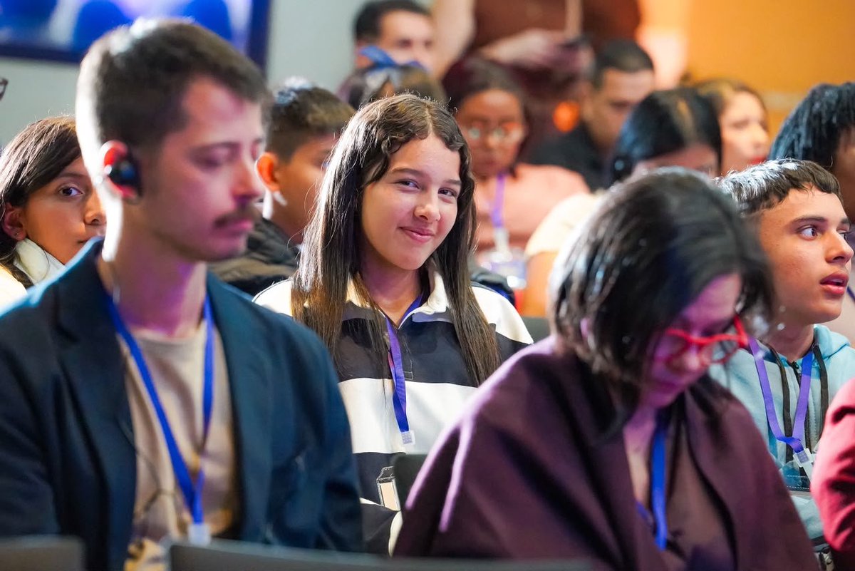 PnudColombia's tweet photo. (4/4). La educación digital debe trascender los ciclos políticos.

Las decisiones que tomemos hoy definirán las oportunidades de las próximas generaciones.

Desde el @PNUD Colombia reafirmamos nuestro compromiso: apoyar al país con evidencia, cooperación internacional y capacidades institucionales para que nadie quede atrás en la transformación digital.

#EducaciónQueInspiraInnovación