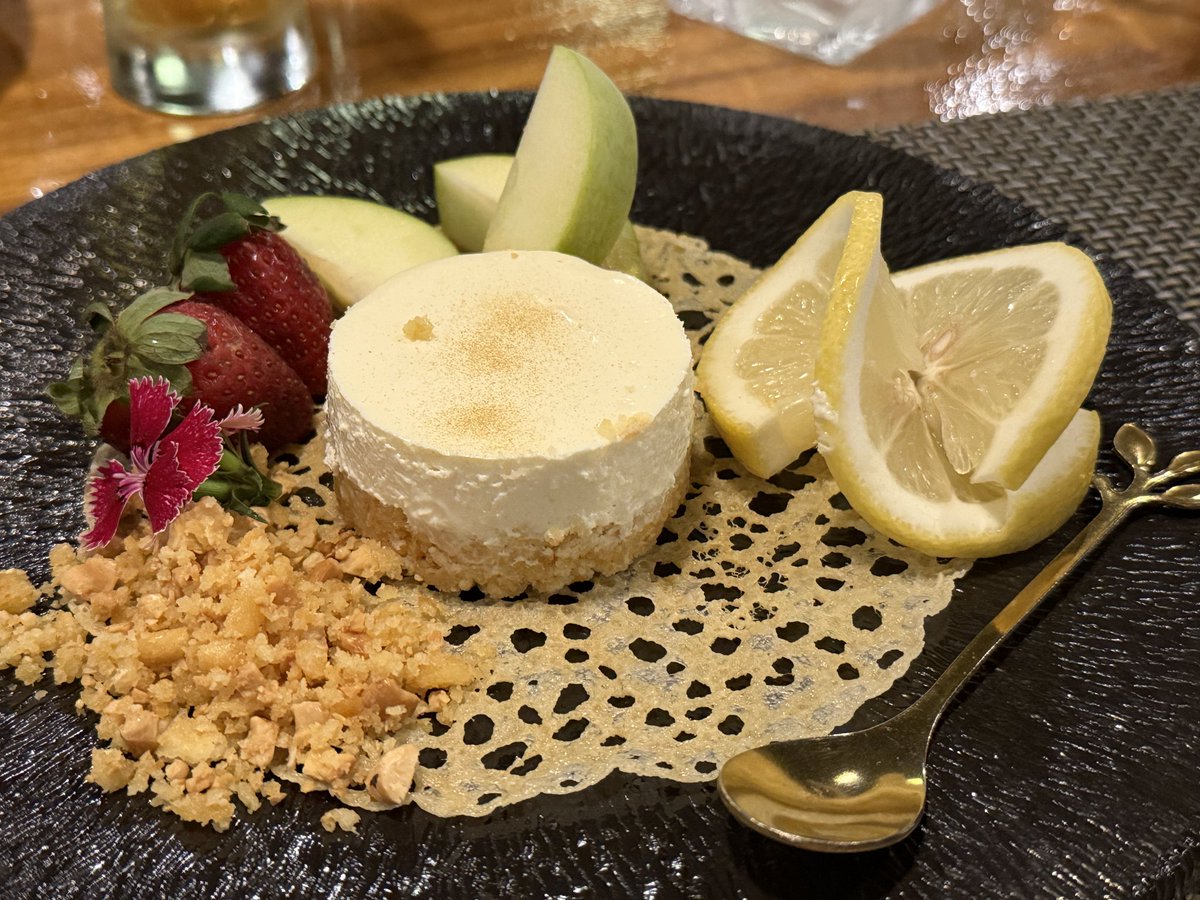 Windslow5's tweet photo. ชอบเพราะที่ทำงานเลี้ยงแต่ร้านอร่อย https://t.co/JYtyquuCEY