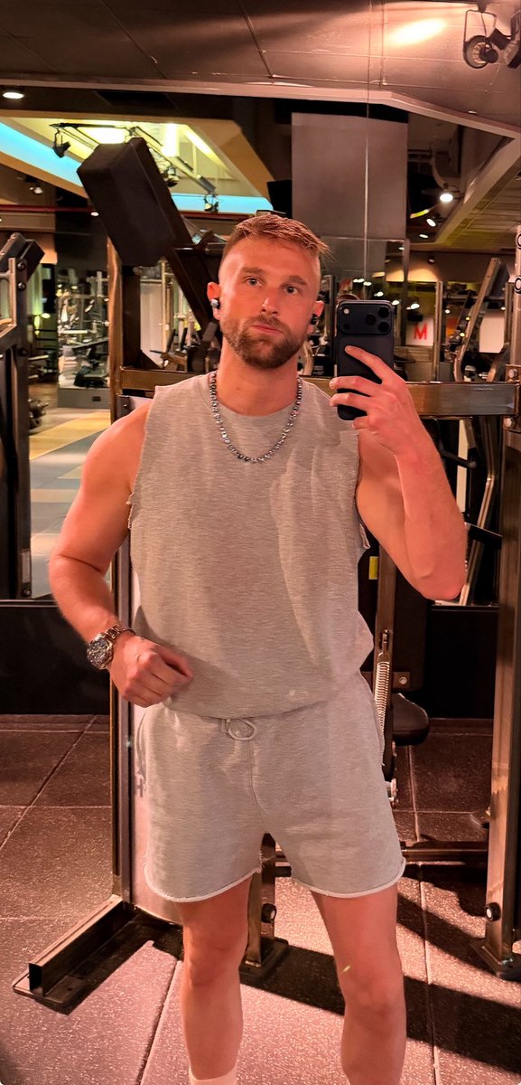 Dannyman511's tweet photo. Grouchy Groutfit 😤🌚 #alpha #gray #monochromeking #hangry #niceskin #alliteration https://t.co/fYZAZFdyLd
