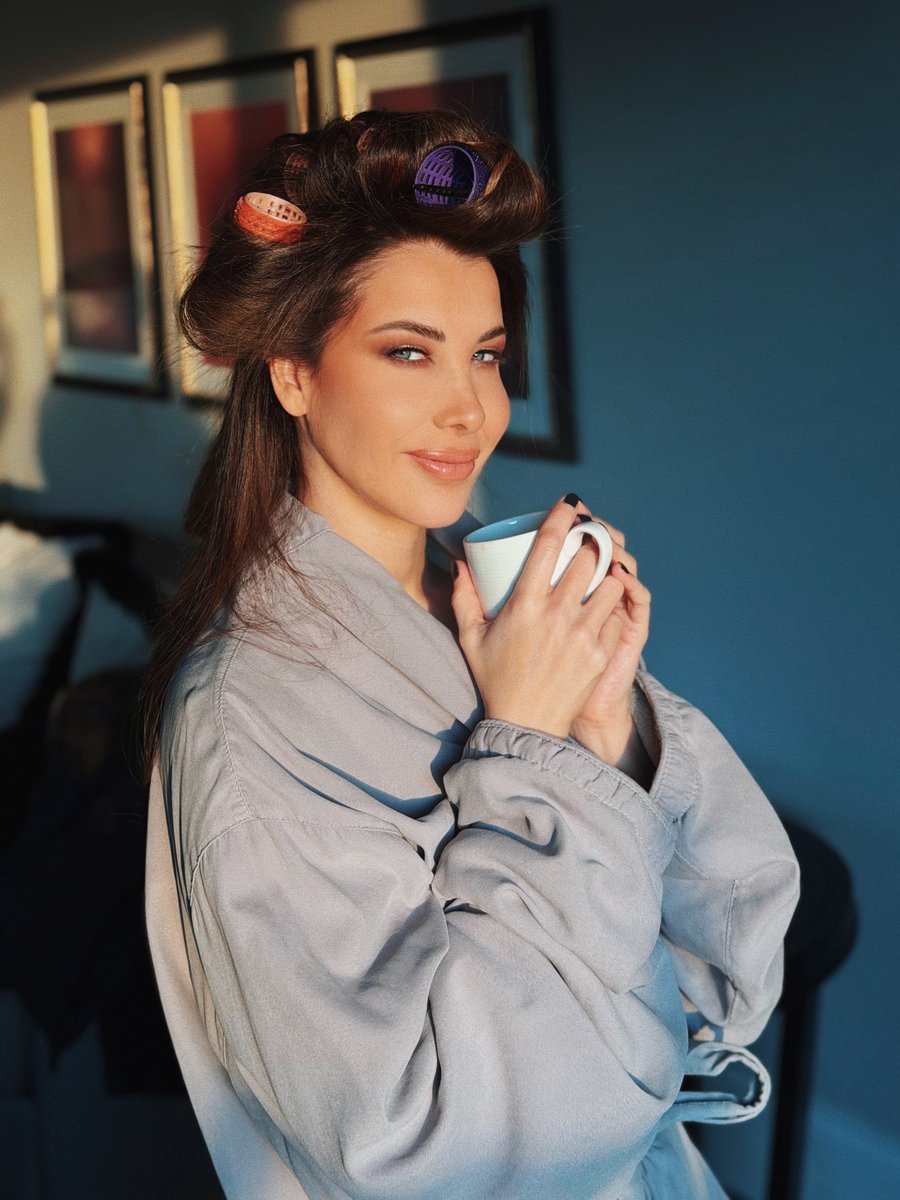 NancyAjram's tweet photo. A glimpse from the journey… the rest lives in #حب_بالجو 💕✈️   

https://t.co/V5VgukAcq9 https://t.co/FAtgrP2Q36