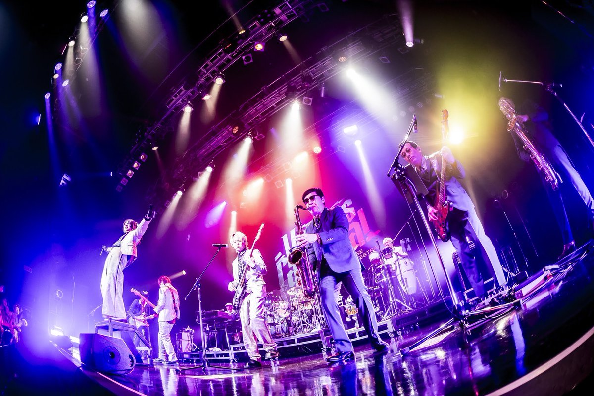 tokyoskaj's tweet photo. 🎪VerSus Carnival🎪
7/23(木)@ Zepp Sapporo

#Chevon の出身地である"札幌"にて
念願の対バン💥
今日のためにレアなセトリで来て下さった
Chevonに大きな愛を感じました🫶
お互いのファンの皆さんが共に熱く
楽しんで下さっているのが見えて
最高に幸せでした🥳
ありがとうございました！！

🎙️🎸ダンス・デカダンス
🎙️🎸私たちのカノン
🕺Paradise Has No Border(賑やかし✨)

📸 青木カズロー
@cazrowAoki 
#スカパラ