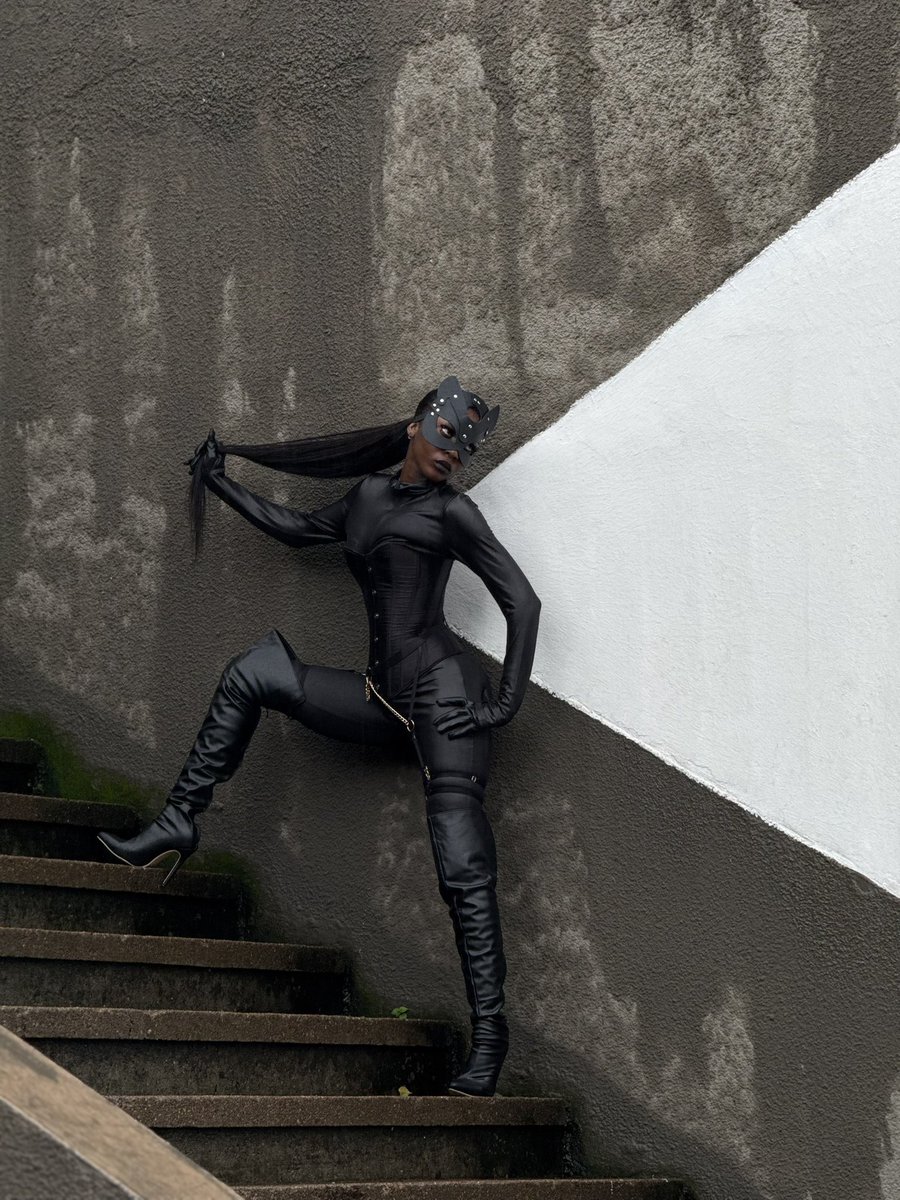 Dreamgirlnayna's tweet photo. Every city has a CATWOMAN.
OAU has ME🖤 https://t.co/8Bc5bLqGmb