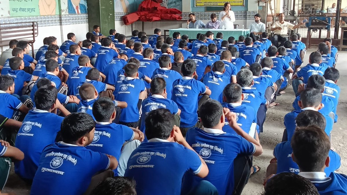 aolritudidi's tweet photo. @NMBA_MSJE awareness at Boys Observation Home in presence of Mukesh Kumar ji, Jail Head, under guidance of @DMMoradabad Oath lead by Manoj Kumar ji Provisional Officer @ArtofLiving Ritu didi, Kapil Kumar NGO Parivartan the change @narendramodi @myogiadityanath  @mygovindia https://t.co/tqGVS9liF0