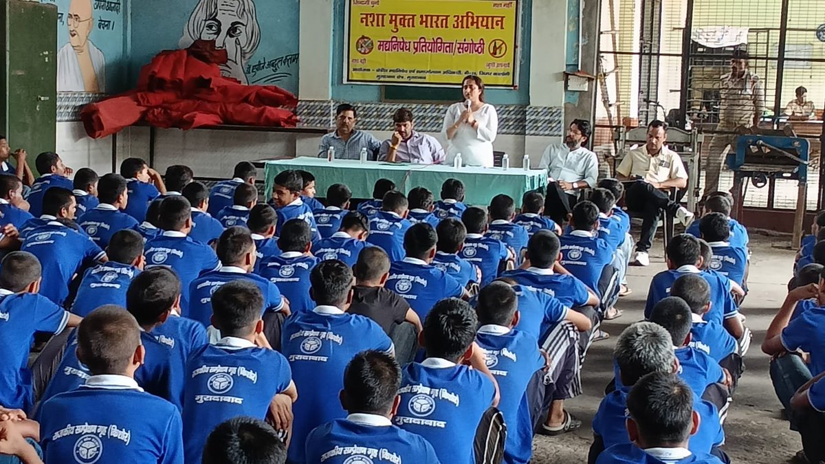 aolritudidi's tweet photo. @NMBA_MSJE awareness at Boys Observation Home in presence of Mukesh Kumar ji, Jail Head, under guidance of @DMMoradabad Oath lead by Manoj Kumar ji Provisional Officer @ArtofLiving Ritu didi, Kapil Kumar NGO Parivartan the change @narendramodi @myogiadityanath  @mygovindia https://t.co/tqGVS9liF0