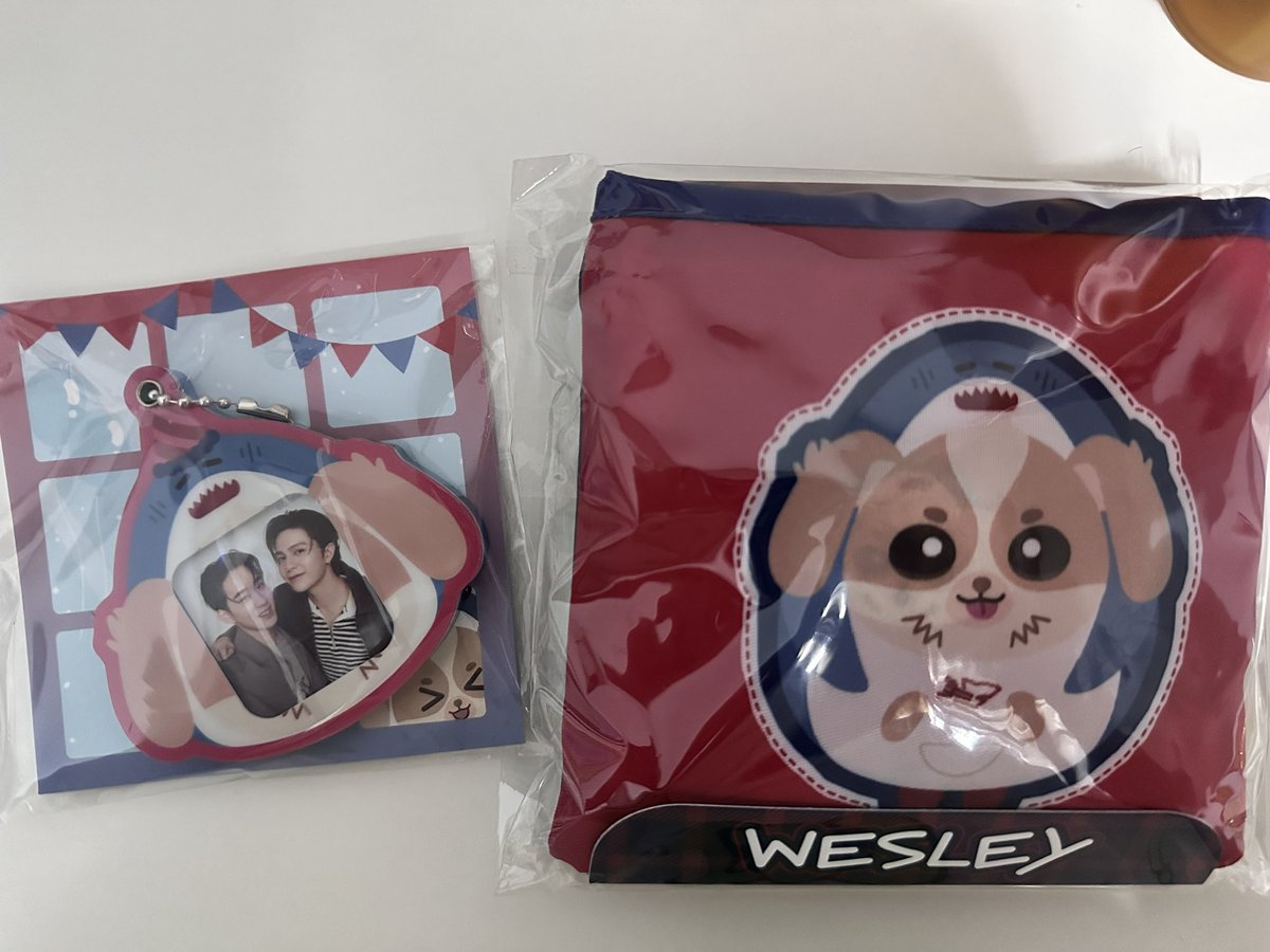 AnnNie_Brown's tweet photo. พร้อมส่ง🛵
- Magnetic photo frame acrylic keychain วิลเลี่ยมเอส 350 บาทรวมส่ง
- Wesley character foldable bag 350 บาทรวมส่ง สนใจ dm ได้เลยค่ะ🤍 #ตลาดนัดgmmtv #ตลาดนัดวิลเลี่ยมเอส https://t.co/QlUyV8V6p5