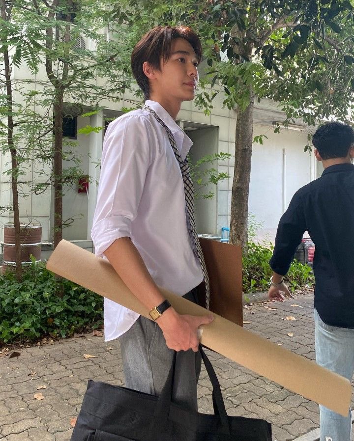ParaewpraewP's tweet photo. 2027 อยากเห็นดิวธีบทสถาปนิกมอม ๆ กับวิศวะตัววีนอ่ะ ไม่ชอบหน้ากันมาตั้งสมัยเรียน จบมายังแล้วก็ยังต้องวนมาทำงานโปรเจคเดียวกันบ่อย ๆ หยุมกันฉ่ำ ๆ เอาให้สาแก่ใจดิวธี เพราะชอบตีกันดีนัก555555555555555555

ตีกันเองเสร็จแล้วก็จับมือไปช่วยกันตีกับซินแสต่อ🤣 https://t.co/tuPbgty95G
