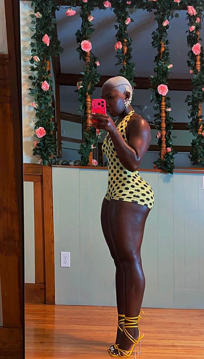 Emygram234's tweet photo. This is the real definition of body tea. https://t.co/1gpeGPr0cB