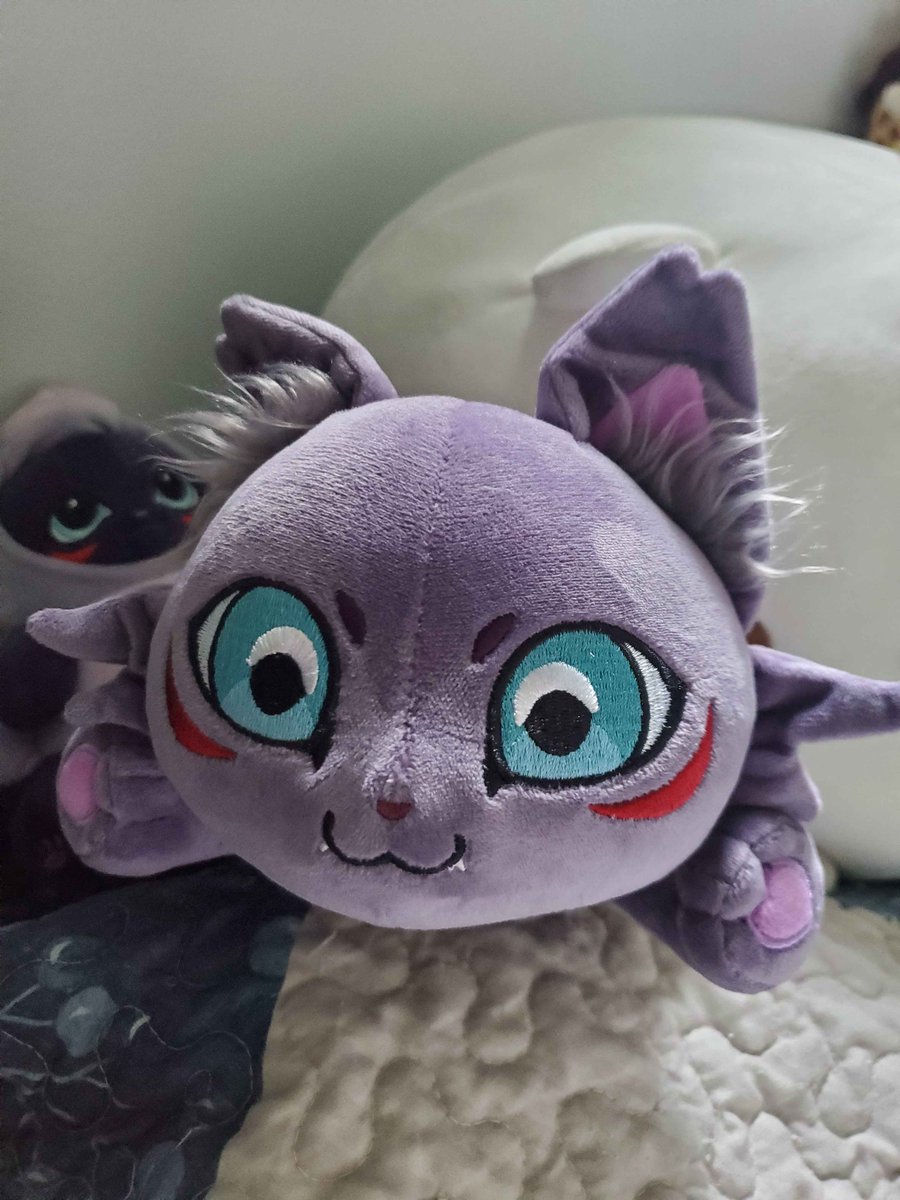 FragileRuru's tweet photo. i just woke up and saw that my lil guy arrived!! >< 💜!!! aaaaa i'm so happy!! my lil kitty likes him too 💜💜💜 https://t.co/CYvt3OBRBs