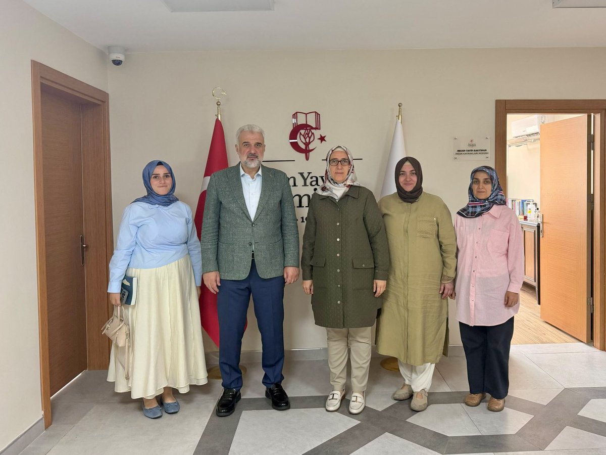 salihademirer's tweet photo. Filistin’e Destek Platformu Başkanı, Önceki Dönem İstanbul İl Başkanımız @osmannnurika’yı ziyaret ettik.

Gazze’de yaşanan insanlık dramını, Filistinli kardeşlerimizin sesi olmak adına yürütülen çalışmaları ve birlikte hayata geçirebileceğimiz projeleri istişare ettik.

Nazik ev sahipliği, kıymetli sohbeti ve Filistin davası için ortaya koyduğu gayret dolayısıyla Osman Nuri Başkanımıza gönülden teşekkür ediyorum.

İnanıyoruz ki mazlumun yanında durmaya, Filistin’in haklı davasını her platformda güçlü bir şekilde savunmaya ve insanlık vicdanını diri tutmaya hep birlikte devam edeceğiz. 🇹🇷🇵🇸