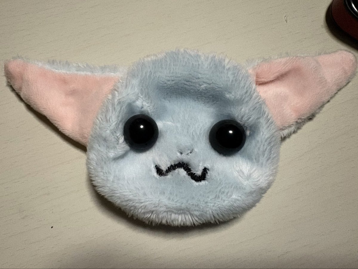 09_Kurono's tweet photo. グローグーぬいのお顔大分違う。耳の位置、お顔の輪郭、口の刺繍がダメっぽい。
もう一度チャレンジしよう。
😢 https://t.co/0tWAWFnN7P