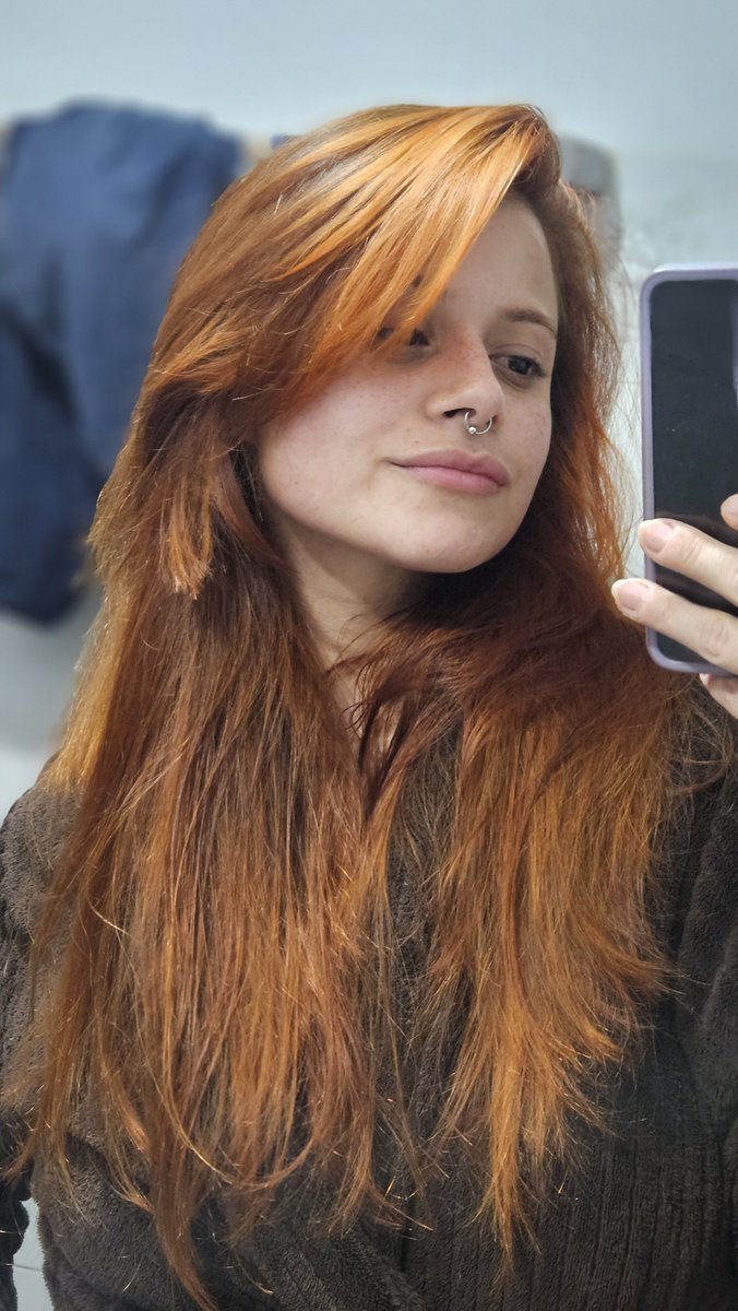DudaBorges_R's tweet photo. Qm foi ate as 3 da manha pintando o cabelo pq nao aguentou de ansiedade? era tinta, tonalizante, matizador e sacolas plástica contra o mundo

Ps: eu tbm cortei o cabelo umas semanas antes, fui fazer um franjão e ficou terrivel, era eu, uma tesoura de cortar sobrancelha e um sonho https://t.co/SwZsZjn47A