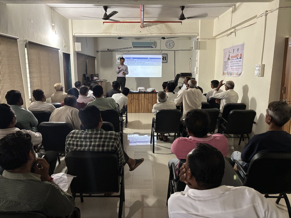 ddaamreli's tweet photo. તા. ૨૨/૦૭/૨૦૨૬ ના રોજ ખેતી અધિકારી-બગસરા દ્વારા તાલુકાની તમામ ખાતર વિતરક સંસ્થાઓને “ફ્રેમવર્ક ફોર ફર્ટિલાઇઝર સેલ” અંતર્ગત ખાતર વેંચાણ અને બુકિંગ પદ્ધતિના સુચારૂ અમલીકરણ માટે તાલીમ અને જરૂરી માર્ગદર્શન આપ્યું.
 #farmer #agriculture #cmogujarat #gujagridept
@CMOGuj @GujAgriDept https://t.co/B3MwehIwHt