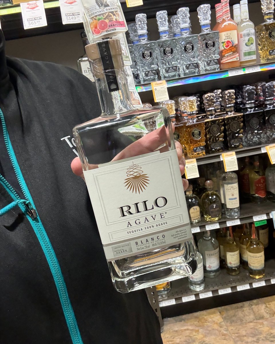 TotalWine's tweet photo. 🥃 National Tequila Day (7/25) is almost here!

Whether you're mixing up margaritas, sipping it neat, or discovering your next favorite bottle, you've got a free excuse to celebrate.

Here are a few of our go-to Blancos for this Saturday:
🌵 Rilo Agave Blanco
🌵 Esperalo Reposado
🌵 Don Roberto Plata

Which bottle are you pouring this weekend? 👇