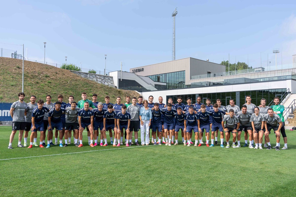 Carlosdeblasis's tweet photo. Muy feliz por la oportunidad que se me ha dado. Con muchas ganas de lo que viene! 26-27 💪🏼 @SDEibar 🔴🔵 https://t.co/TSxsj262PG
