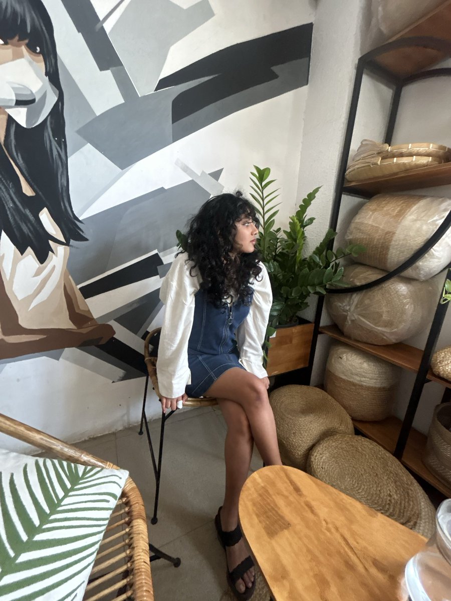 purnaaa_m's tweet photo. intro time! i’m purnaa
• just joined the most cracked team in blr @librahq
• liberal arts psych grad who somehow ended up at an AI-first startup??
• into behaviour, pedagogy &amp; cognition
• amateur/serious community host
• set someone's hair on fire once
• i like poems :) https://t.co/brpRDOKCrk
