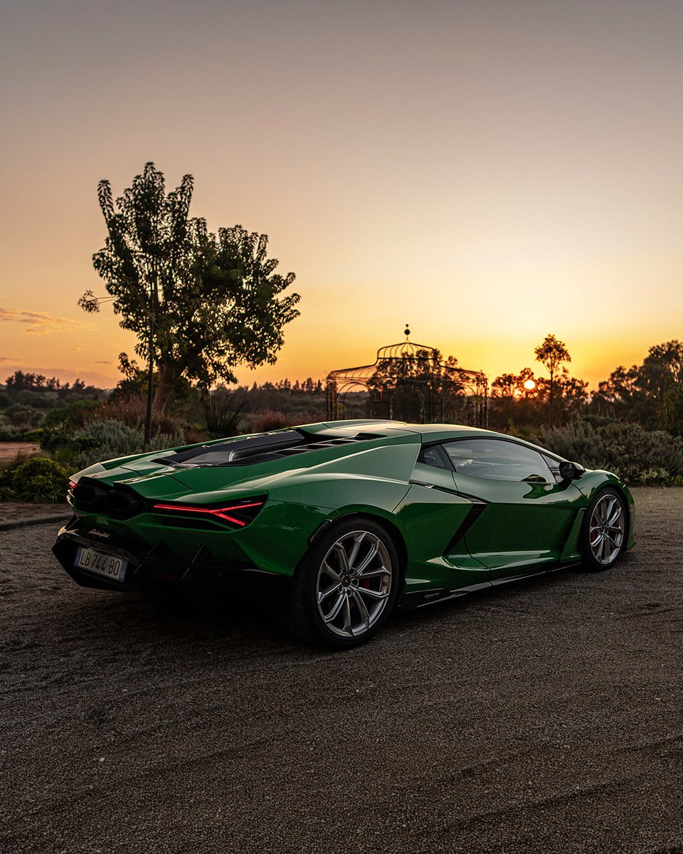 Lamborghini tweet media