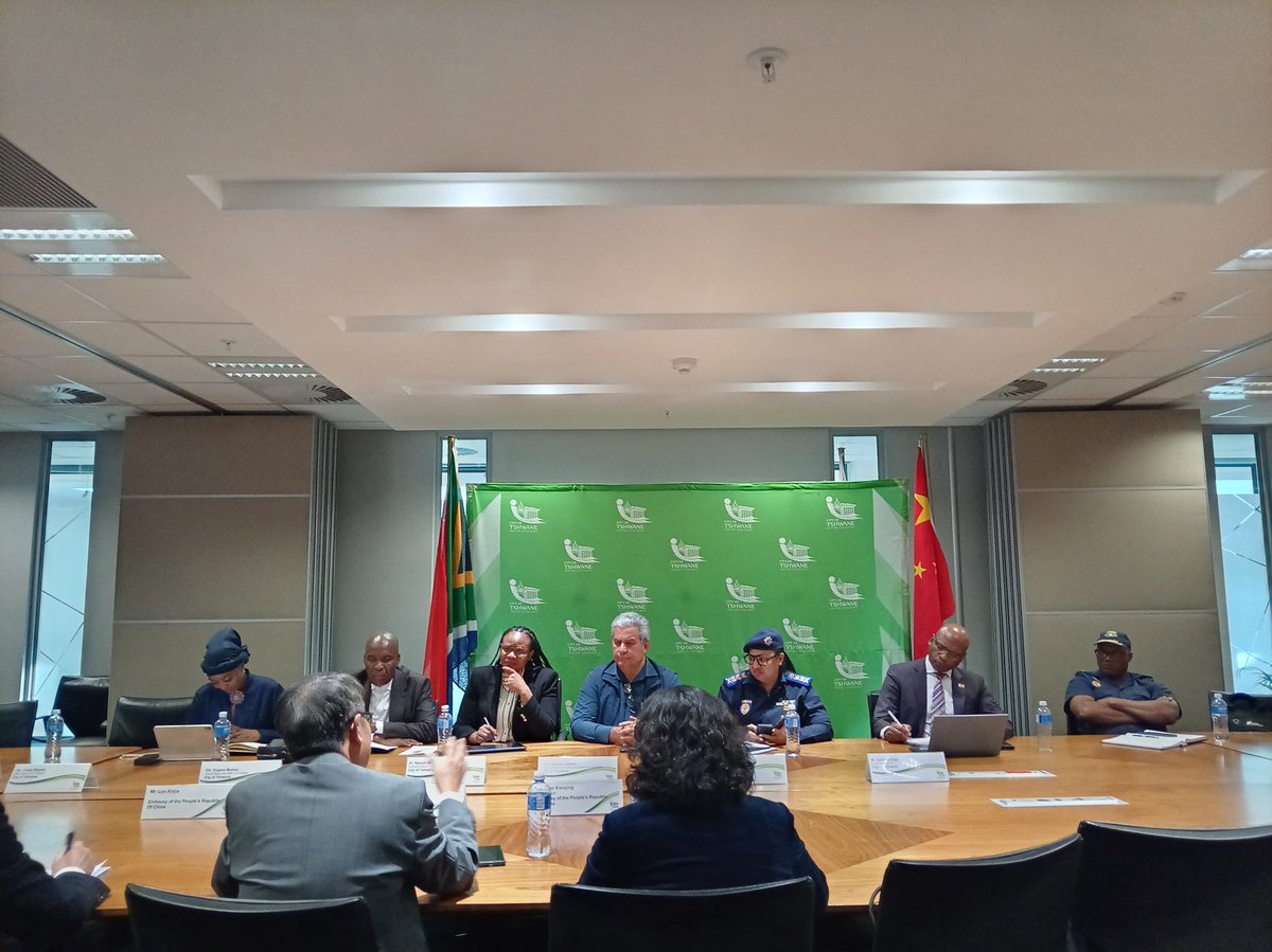 nasiphim's tweet photo. Today, we held an engagement with H.E. Wu Peng, Ambassador of the People's Republic of China to South Africa. The discussion focused on strengthening the longstanding partnership between the City of Tshwane and the People's Republic of China.

Our discussions focused on deepening collaboration in areas that matter to residents: by-law enforcement, public safety, service delivery and strengthening opportunities for economic cooperation. 

We look forward to building a stronger partnership that supports investment, innovation and sustainable development while advancing the shared interests of Tshwane and China 🇨🇳 🇿🇦. 
@CityTshwane @tlangimich