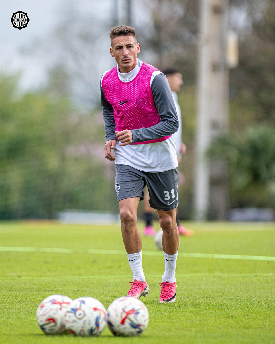 elClubOlimpia's tweet photo. ⚽️ Nos seguimos preparando para el estreno en el Torneo Clausura 2026.

¡𝐕𝐚𝐦𝐨𝐬, 𝐃𝐞𝐜𝐚𝐧𝐨! 💪🏻 https://t.co/oVhws2N8vX