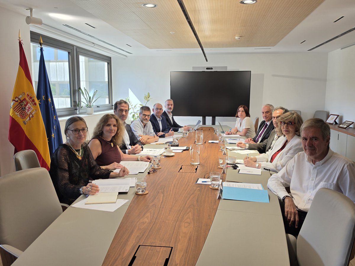 carlos_cuerpo's tweet photo. Productiva reunión del Consejo Rector de la Agencia Estatal de Evaluación de Políticas Públicas.

Hemos aprobado la hoja de ruta hasta 2030 para fortalecer la evaluación dentro de la administración del Estado, avanzando hacia un diseño de políticas públicas más y mejor informado. https://t.co/R45kXO0AUK