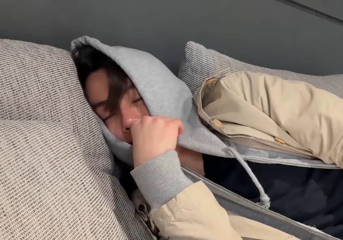 eomshxz's tweet photo. @chococat__ 드르롱… 😴 https://t.co/80lpl0q3Ht