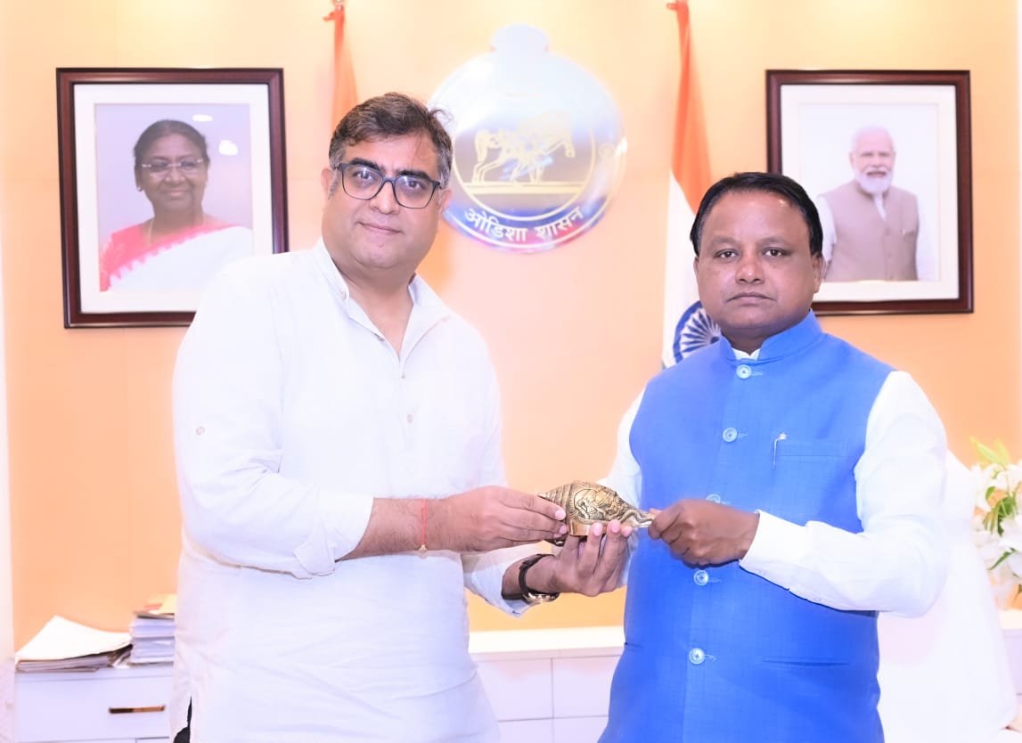 MohanMOdisha's tweet photo. Shri Hitesh Shankar, Editor of Panchjanya, called on me today. 

I appreciate his keen interest in Odisha's transformational journey and his enduring contribution to value-based journalism. Wishing him continued success in his endeavours.

@hiteshshankar @epanchjanya https://t.co/h2jElWWQIj