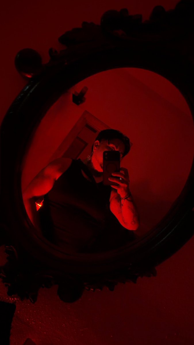 AdrianZombiee's tweet photo. ❤️🖤 #altguys #guyswithtattoos #musclegoth https://t.co/ftwSc884pk