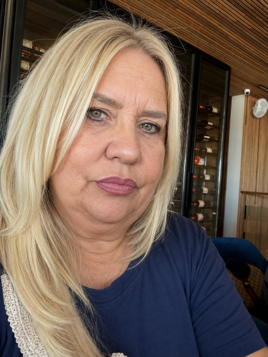 OjoCritico3333's tweet photo. La caradurez de esta vieja, digna madre de Wanda. Viviò años a costa de Icardi y por si no sabiab tmb le tirò onda a Mauro por eso està tan despechada #intrusos #lam #sqp #wanda #icardi https://t.co/eZuEUZPfht
