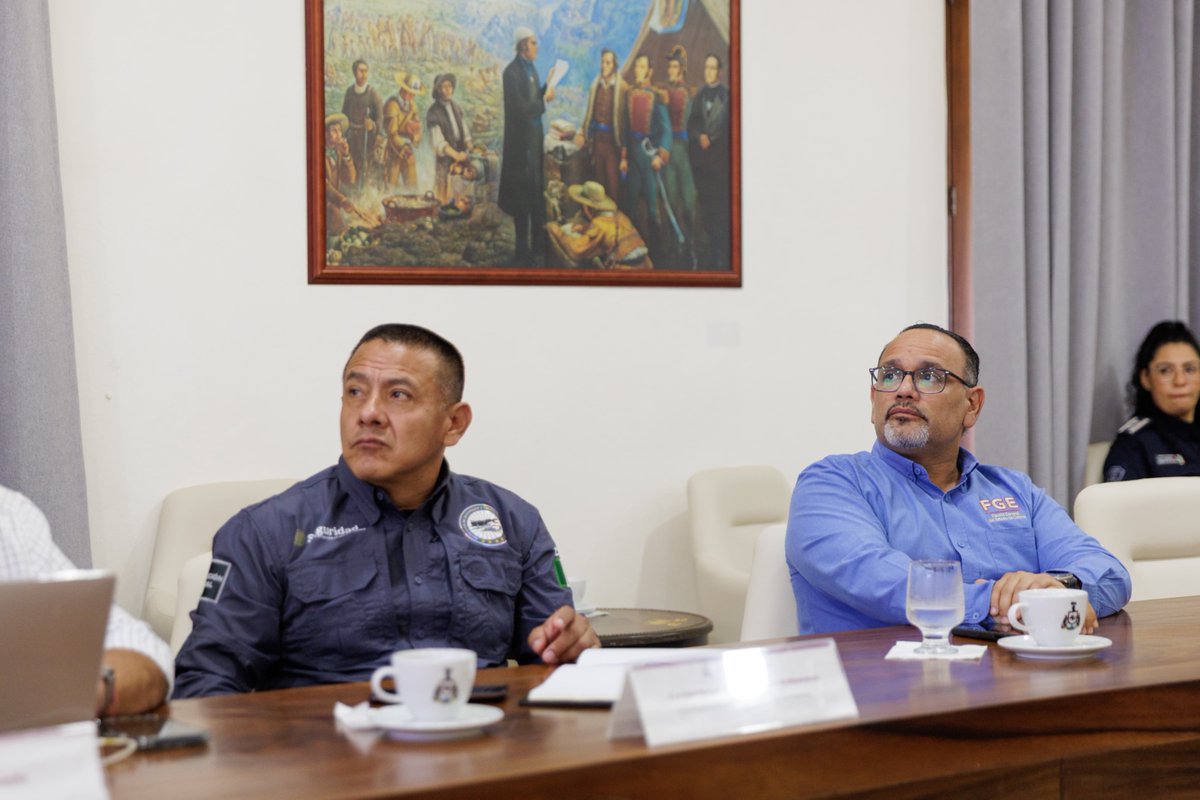 indira_vizcaino's tweet photo. En la reunión de hoy de la Mesa de Coordinación Estatal para la Construcción de Paz y Seguridad, que llevamos a cabo en Casa de Gobierno, revisamos el reporte de incidencias delictivas de las últimas 24 horas y dimos seguimiento a los acuerdos establecidos ayer durante la Reunión de Seguridad Regional, realizada en Guanajuato.

También revisamos un análisis sobre la incidencia de los delitos patrimoniales en el estado, porque, aunque las tendencias son a la disminución, estamos redoblando esfuerzos preventivos en los 10 municipios de Colima.