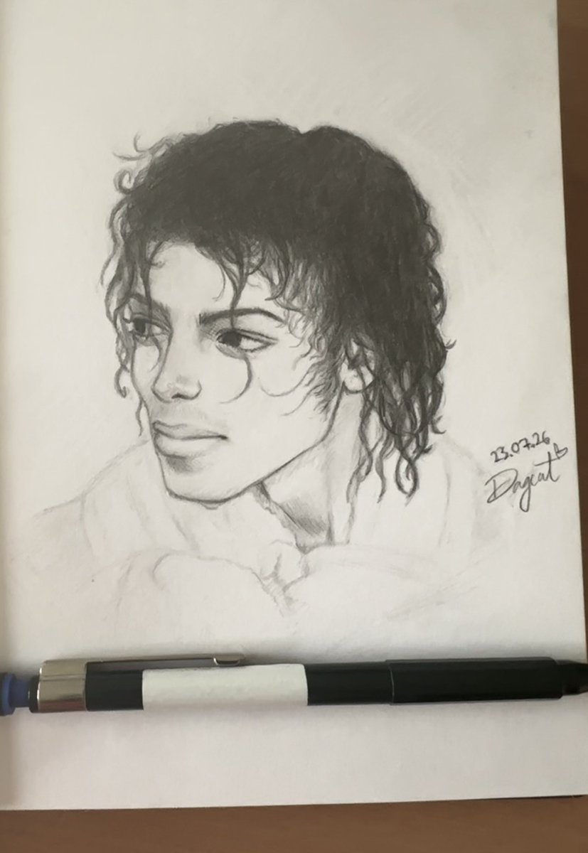 dagcatart's tweet photo. It’s been so long since I drew on paper 

#mjart #michaeljackson https://t.co/0Ou4HoteLG