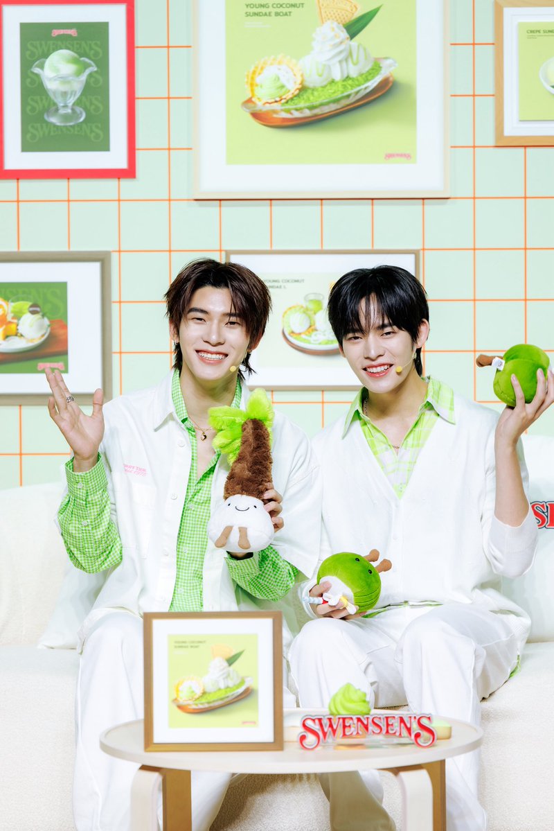 SwensensTH's tweet photo. LIVE วันนี้พี่สาววาวาสนุกกันมั้ยค๊าา 🥥🐶🐻‍❄️

แอดต้องขอขอบคุณแฟนคลับ #วาวา ทุกคนมากๆ ทุกคนน่ารักจริง ๆ 💖 ทุกการกดหัวใจ ทุกการซัพพอร์ต และความสุขของน้องตี๋ตี๋ป๋อ ทำให้กิจกรรมวันนี้เป็น 1 ชั่วโมงที่พิเศษมากๆ❤️

ทีมงาน Swensen’s ทุกคนขอขอบคุณจากใจจริงๆ ค่ะ 🤍

ฝากร้านไอศกรีม Swensen’s ความสุขที่ไม่มีวันละลาย ไว้ในใจของทุกคนด้วยนะคะ ❤️🍨

#WeLoveSwensens #สเวนเซ่นส์ #SwensensXTeeTeePor