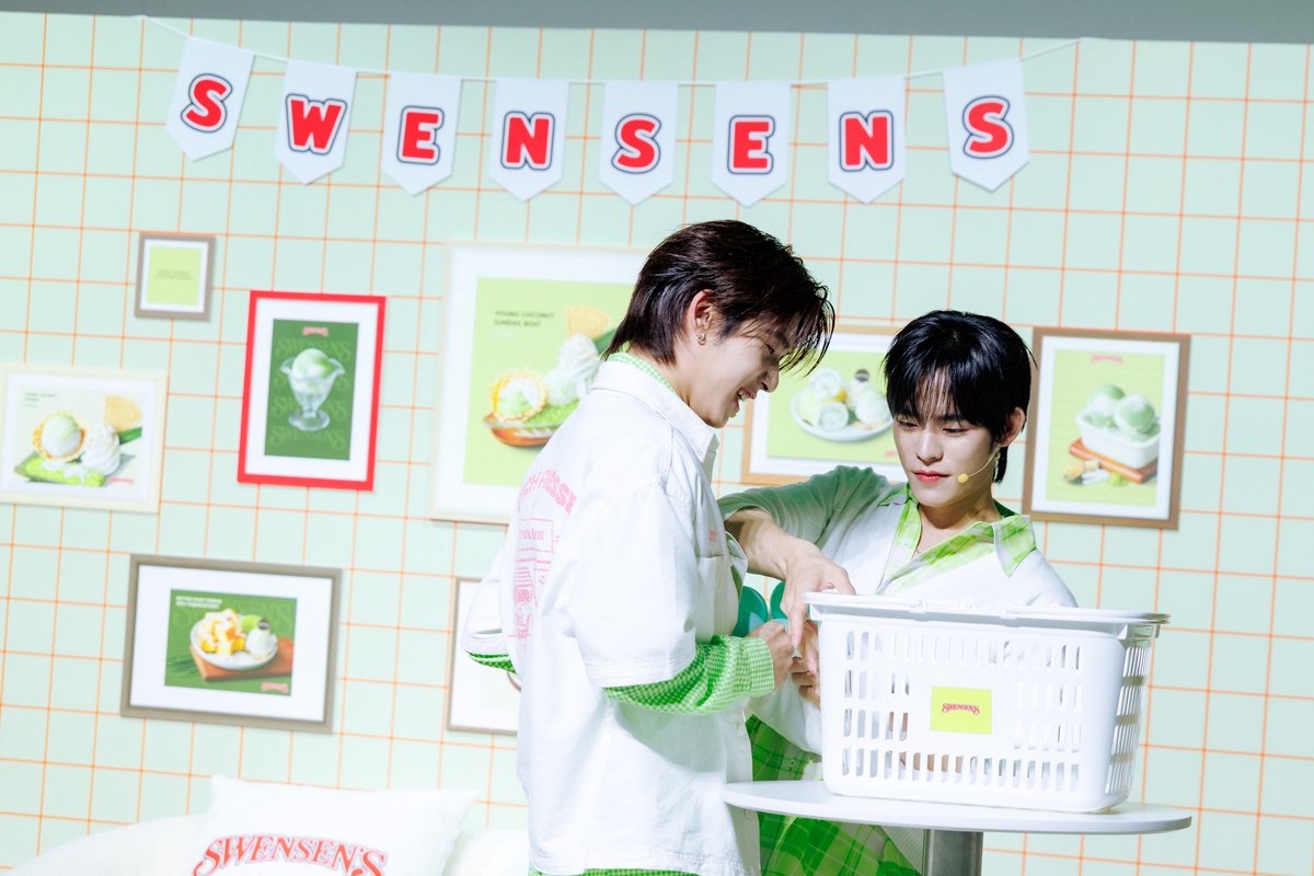 SwensensTH's tweet photo. LIVE วันนี้พี่สาววาวาสนุกกันมั้ยค๊าา 🥥🐶🐻‍❄️

แอดต้องขอขอบคุณแฟนคลับ #วาวา ทุกคนมากๆ ทุกคนน่ารักจริง ๆ 💖 ทุกการกดหัวใจ ทุกการซัพพอร์ต และความสุขของน้องตี๋ตี๋ป๋อ ทำให้กิจกรรมวันนี้เป็น 1 ชั่วโมงที่พิเศษมากๆ❤️

ทีมงาน Swensen’s ทุกคนขอขอบคุณจากใจจริงๆ ค่ะ 🤍

ฝากร้านไอศกรีม Swensen’s ความสุขที่ไม่มีวันละลาย ไว้ในใจของทุกคนด้วยนะคะ ❤️🍨

#WeLoveSwensens #สเวนเซ่นส์ #SwensensXTeeTeePor