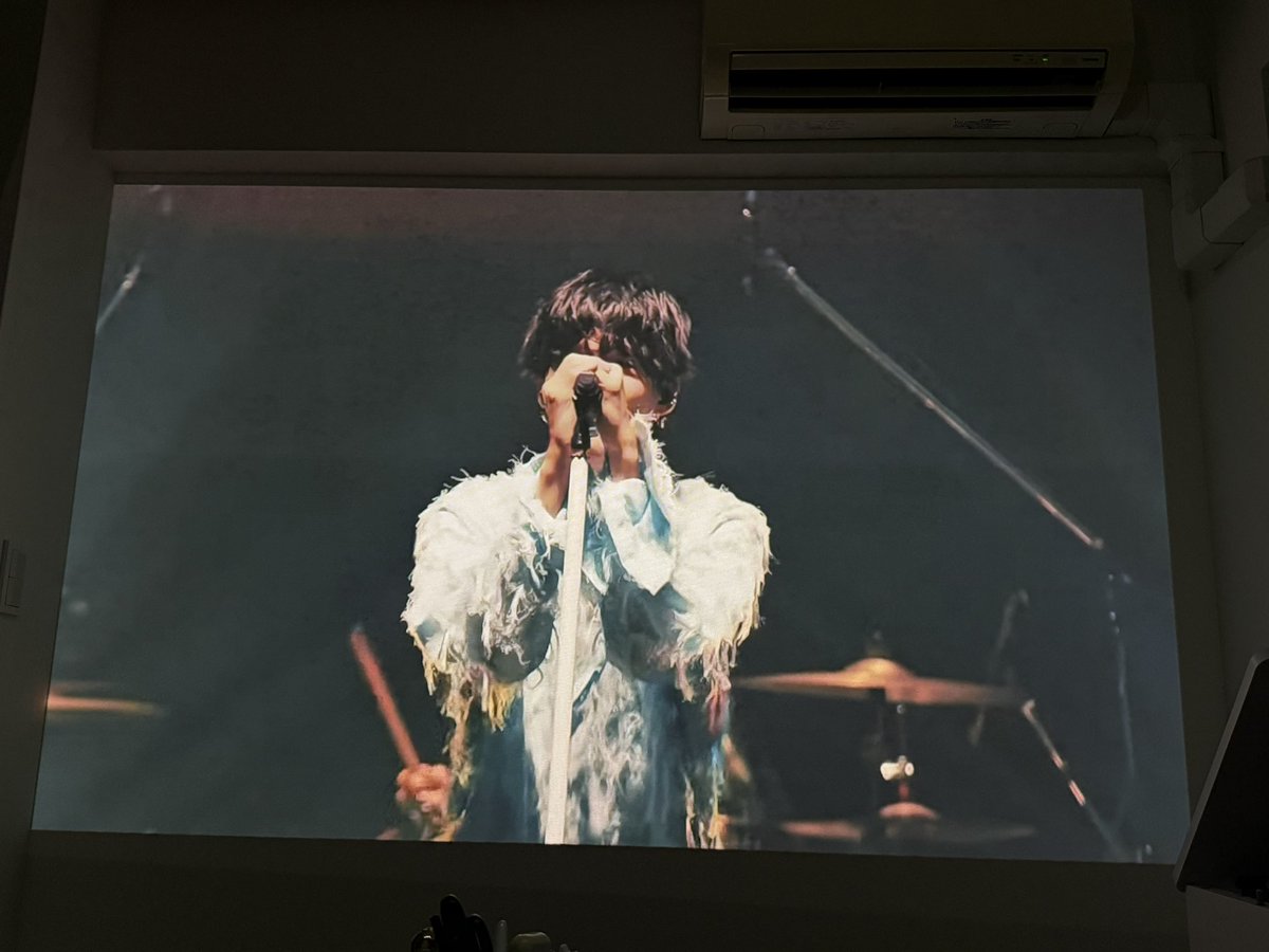 RIRI_RIONA6's tweet photo. ACE COLLECTIONのライブが
余韻ありあり過ぎて���でライブ映像観ながら
塩辛おつまみに日本酒飲み始めて明日仕事とかやってらんない🤣🤣🤣 https://t.co/QRp1E7ypKs
