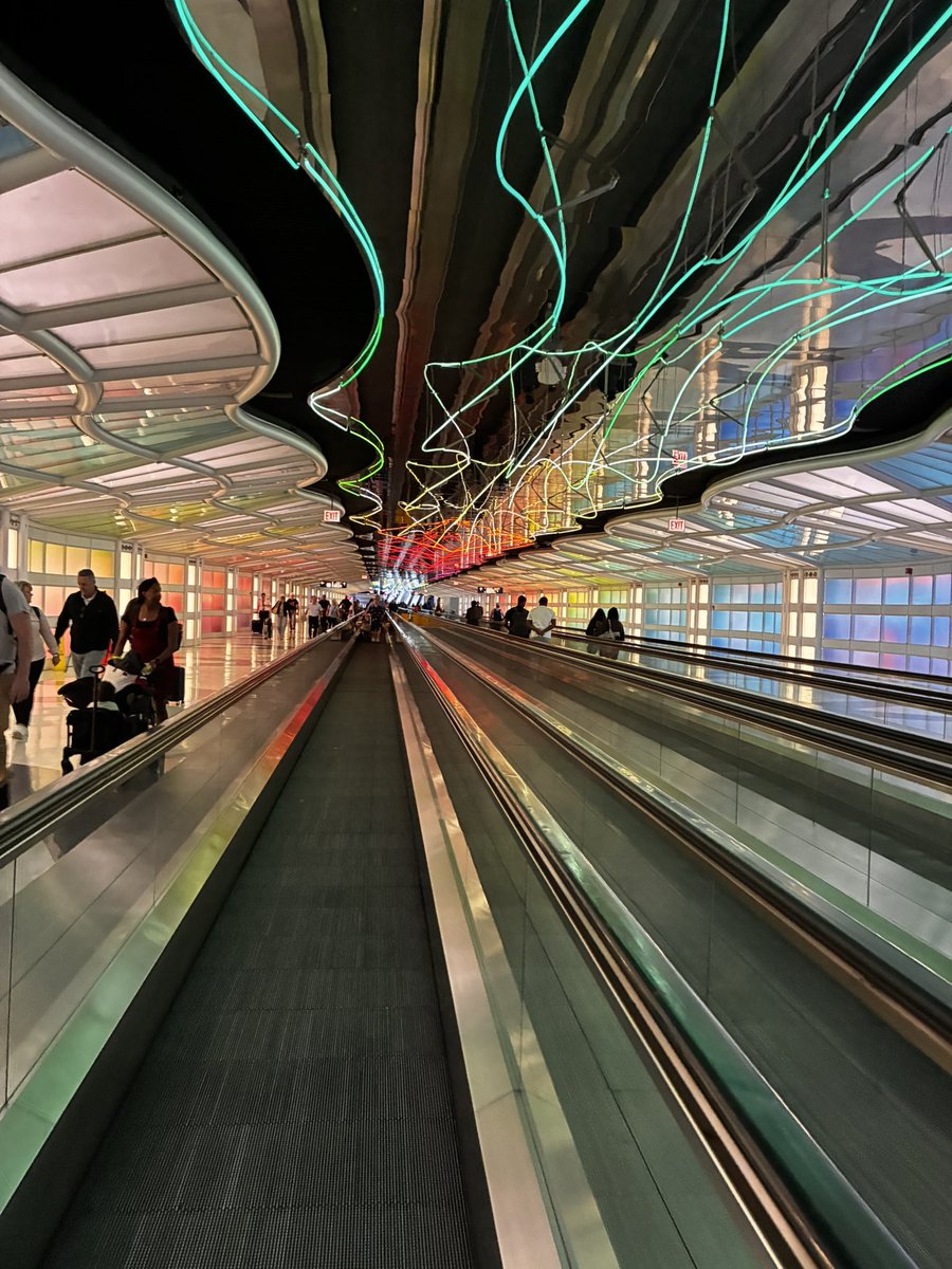 joey_chimes's tweet photo. That one part of O’Hare that’s a modern art installation for some reason https://t.co/UnrDrR5OFP