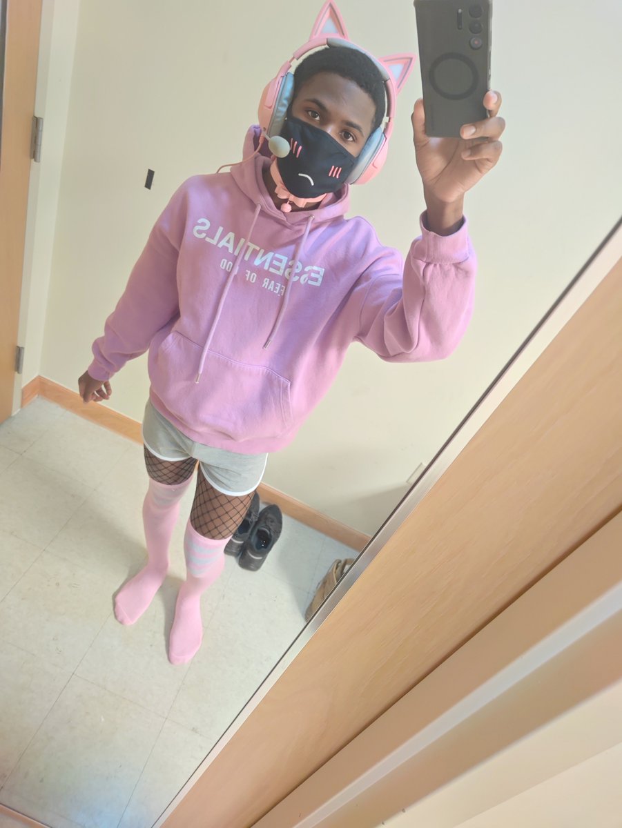 B0nez0's tweet photo. You'd be a fool to pass up a pretty pink opportunity like this~ https://t.co/pw6h2tCa9O
