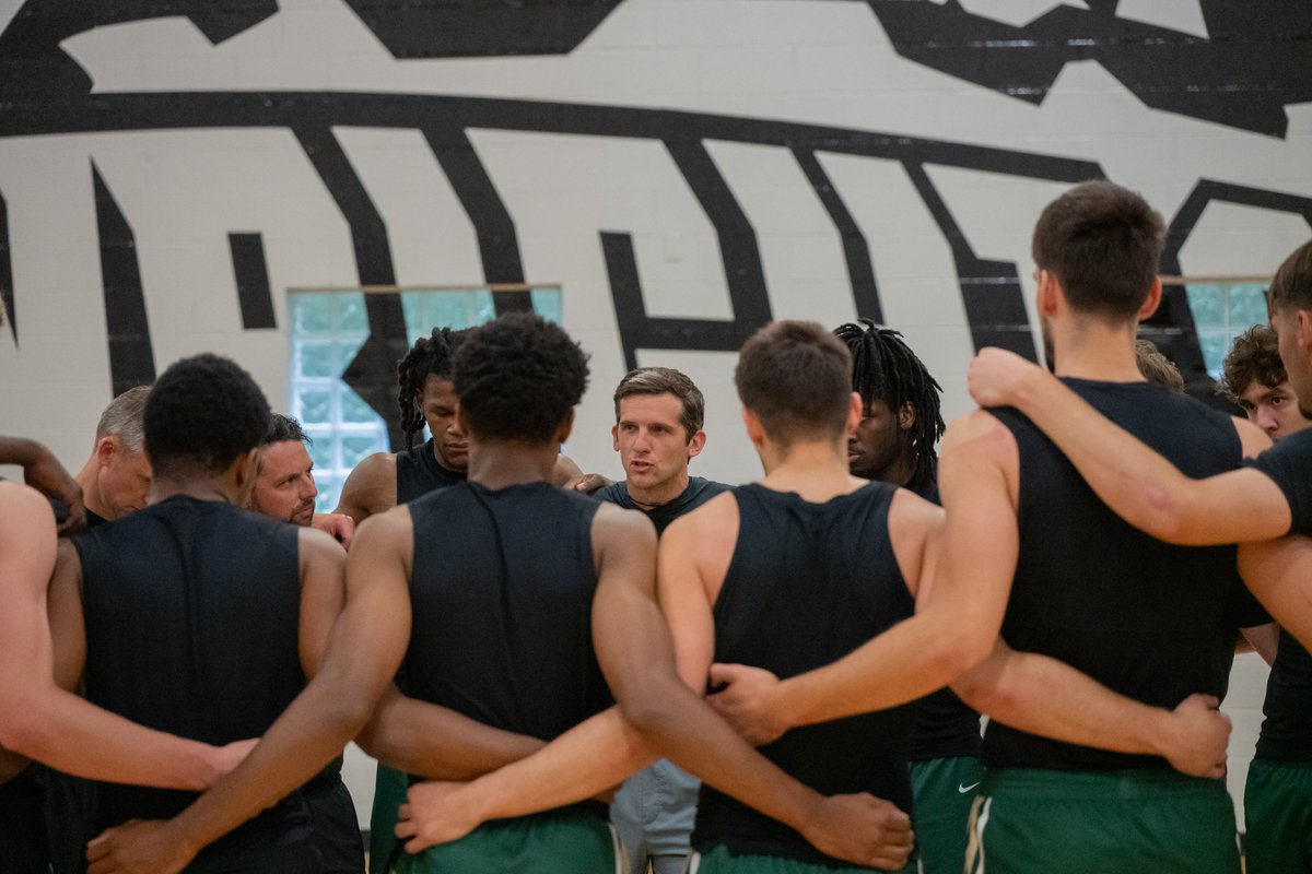 WSU_MBB's tweet photo. Together 🐺

#RaiderUP | #RaiderFamily https://t.co/OiWWo9hfQx