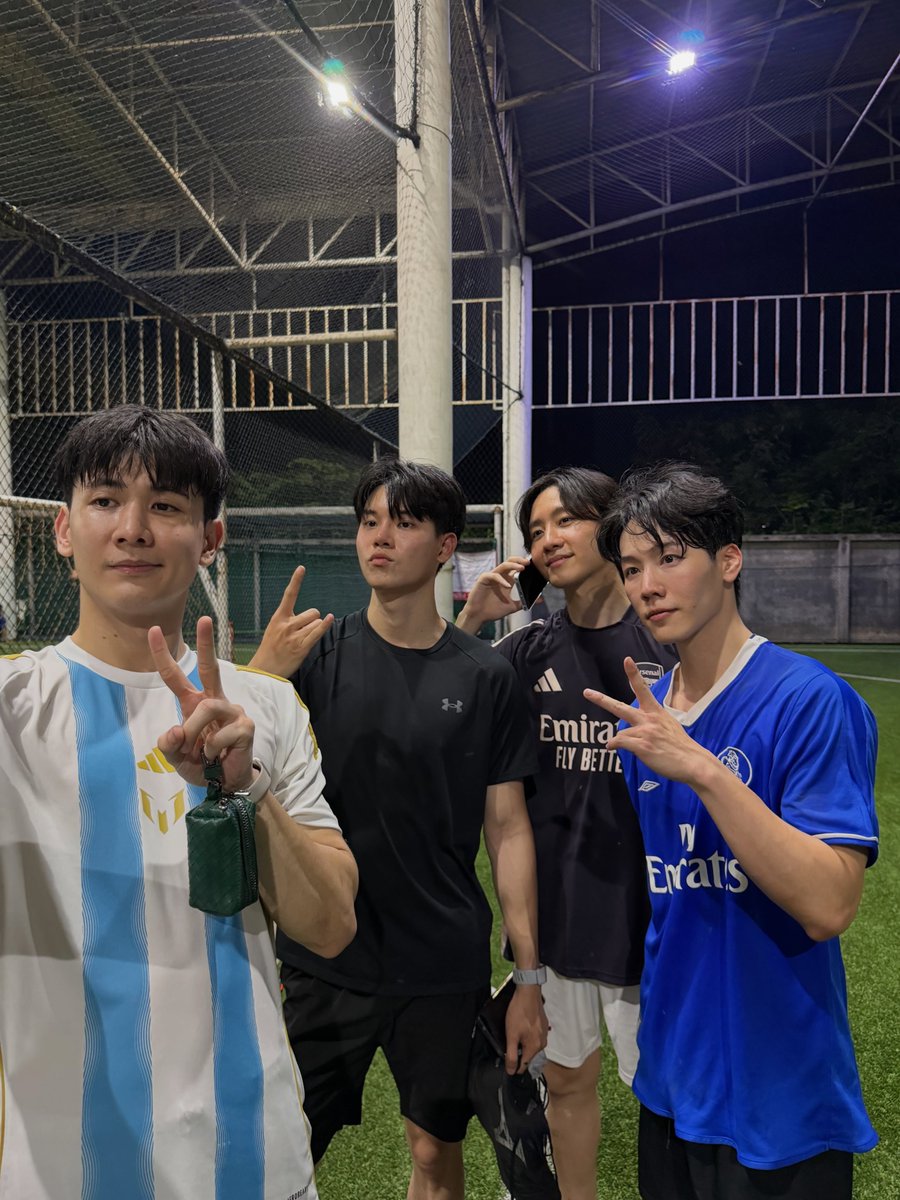 TheoryofYinWar's tweet photo. IG mark_siwatofficial 

The gang &amp; The best ever🌟✨

#หยิ่นวอร์ #yinyin_anw @yinyin_anw #warwanarat @warwanarat
@bonnadol #bonnadol
@Siwat666666 #MSIWAT https://t.co/5Hi5X3E55Z