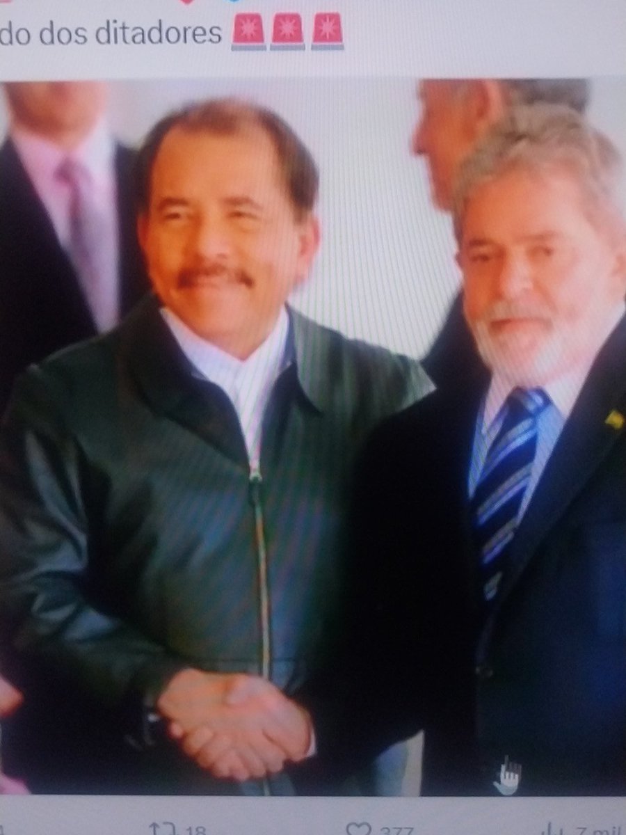 VicenteRocha54's tweet photo. @roxmo "Se aquela atual do Flávio, era, e essa (foto) aqui outrora de (painho) com um Amigão, (CU)mpanheiro) daquele tempo que ainda nem existia I.A?" https://t.co/UyPSlksbpH