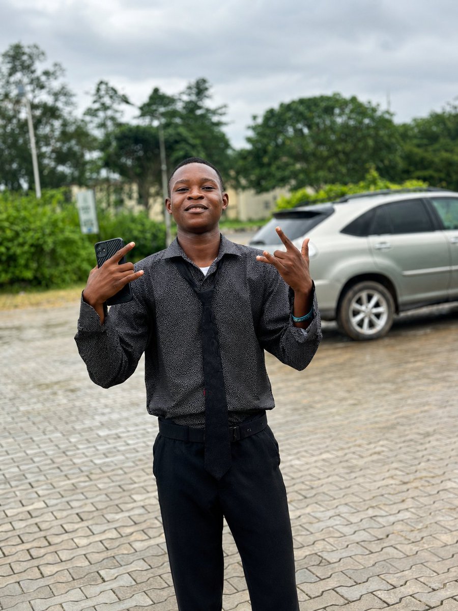 Kr8tive_mite's tweet photo. Defence Done 
First class 4.99/5
BGS all state universities
ICAN professional ( Four years of experience)
Head boy, secondary school 
A parallel,WAEC
388, Jamb 
Data Analysis Expert 
Graphics Designer ( 6 years of experience) 

...make unah come employ me abeg😭✌️ https://t.co/CCKikqciab